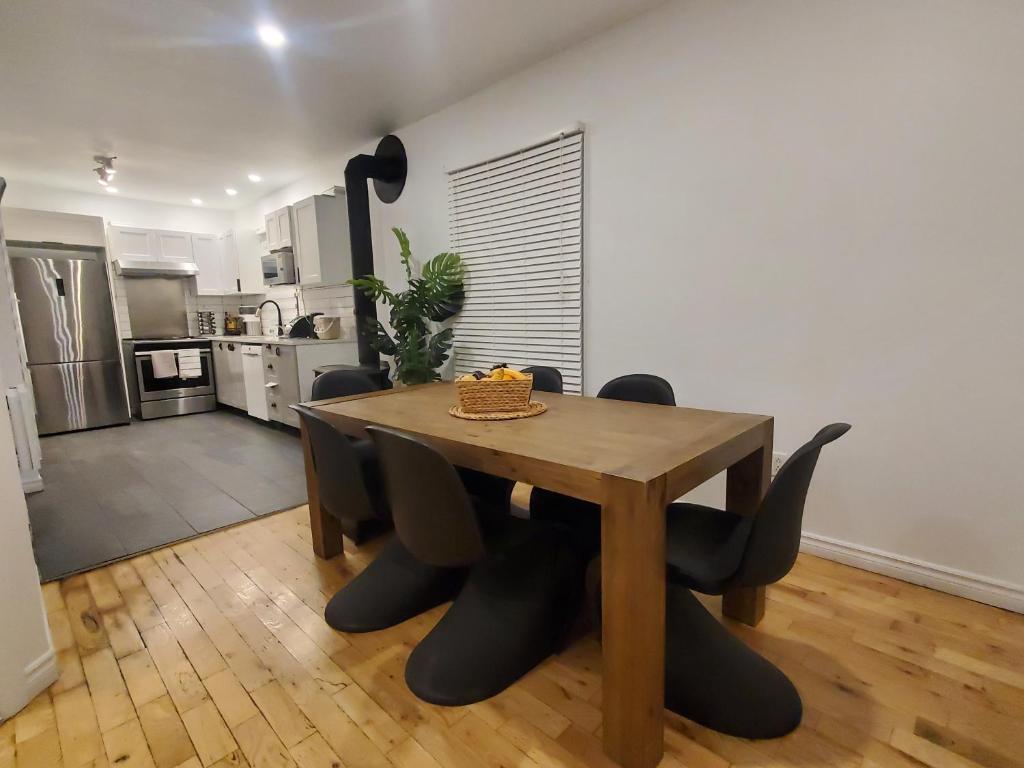 Η κουζίνα ή μικρή κουζίνα στο Longueuil Cozy spot