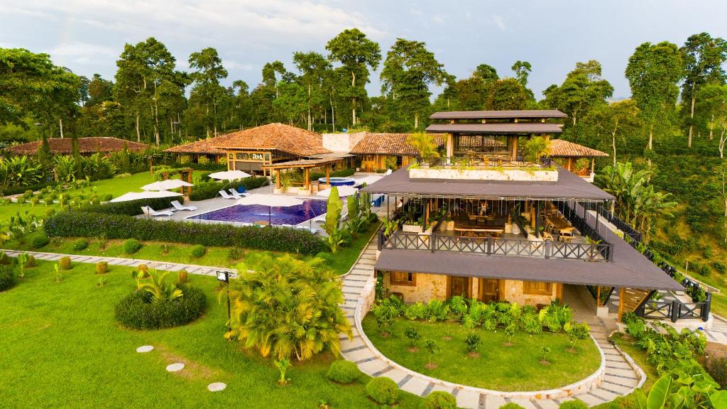 an aerial view of a house with a garden at Hotel El Cielo en la Tierra in Quimbaya