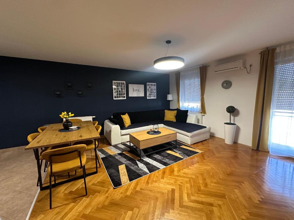 a living room with a couch and a table at Apartman Centar in Valpovo