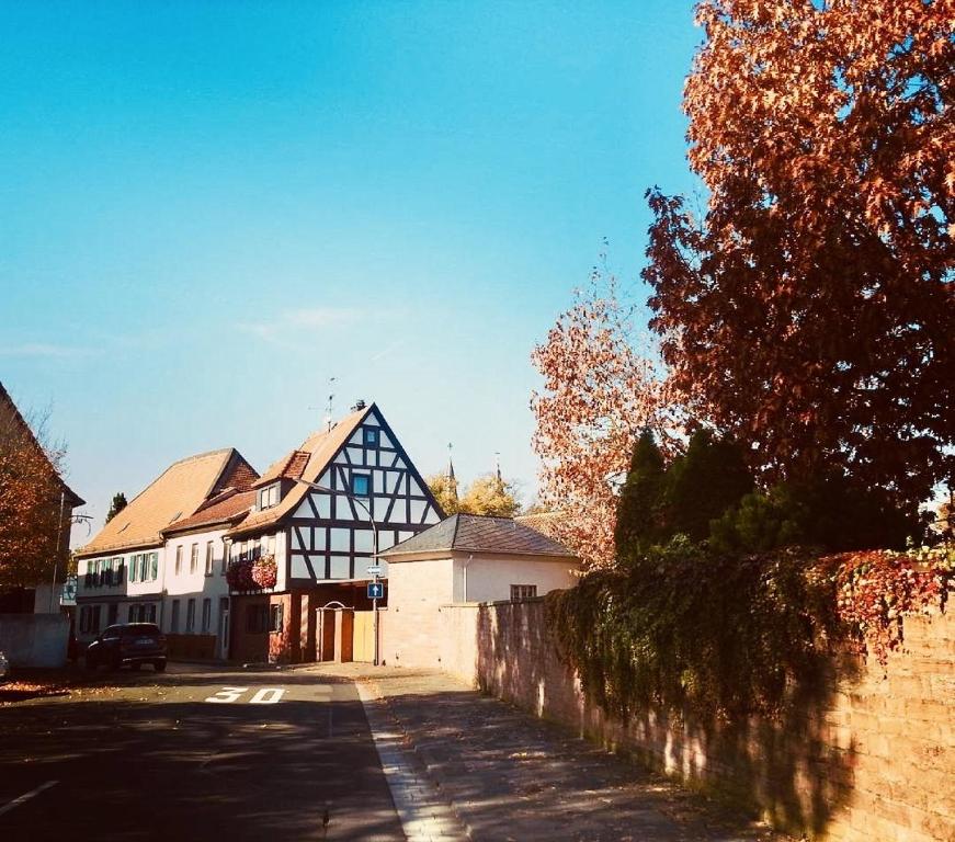 a large house with a black and white building at Mainglück in Seligenstadt