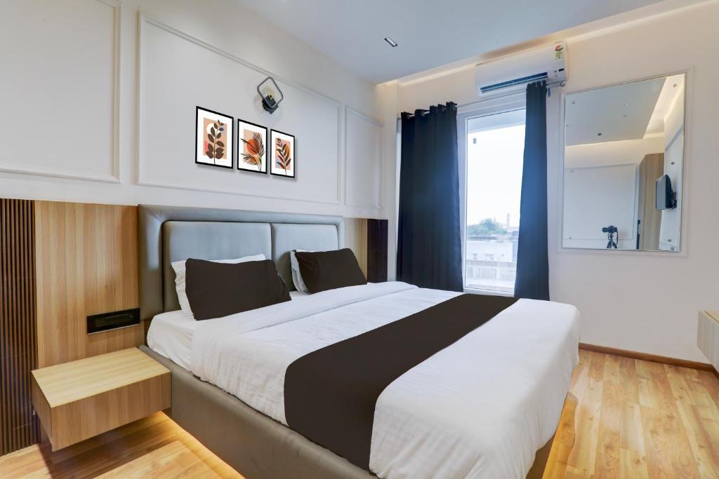 a bedroom with a large bed and a large window at Hotel O Nirmal Restaurant Bar Banquet & Rooms Faridapur in Alambagh