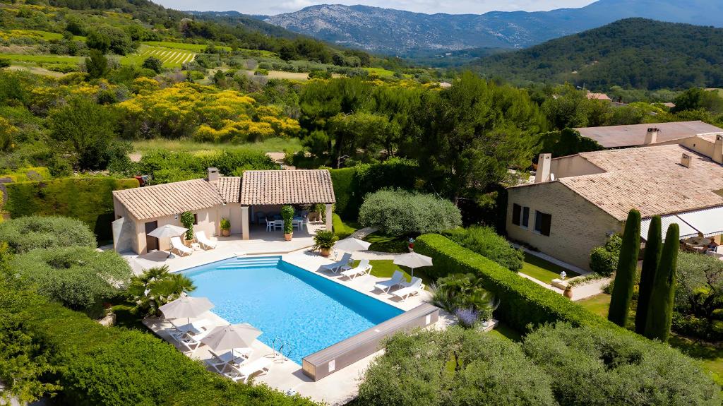 Bazén v ubytování Maison De Campagne Le Cyprès nebo v jeho okolí