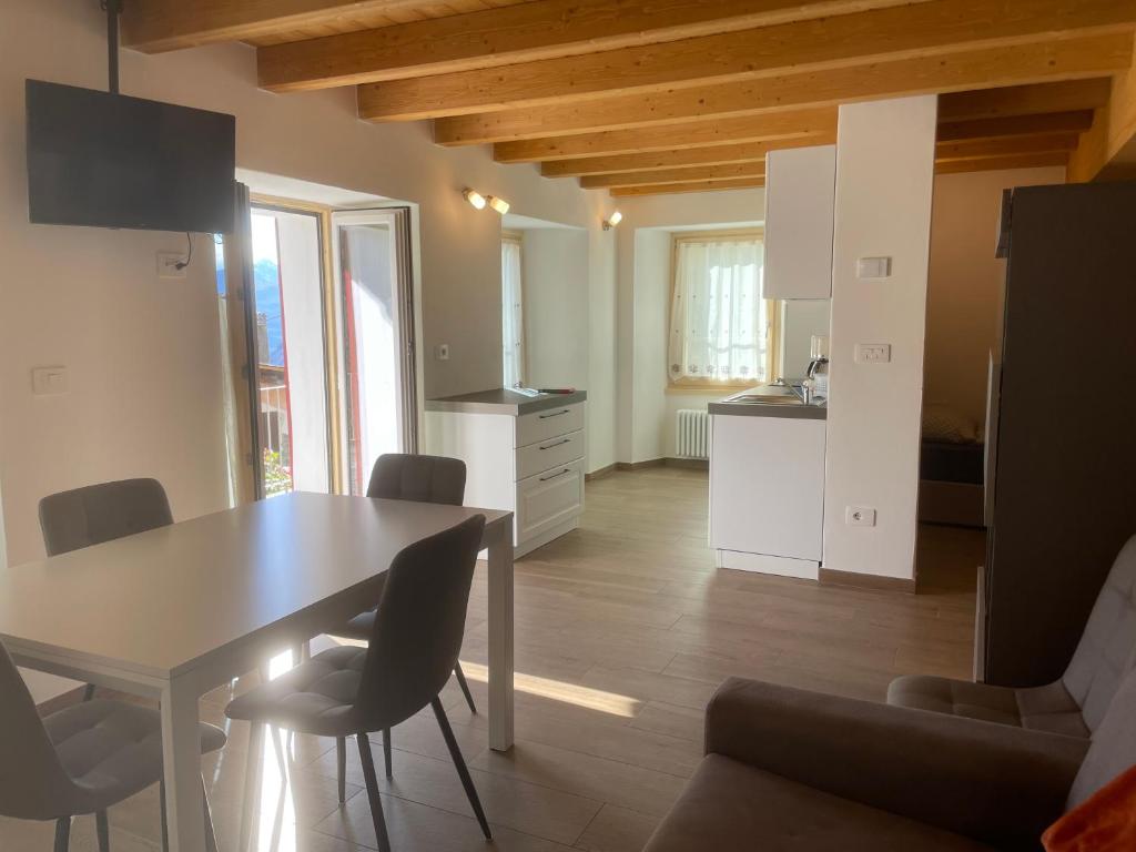 Η κουζίνα ή μικρή κουζίνα στο La Primula