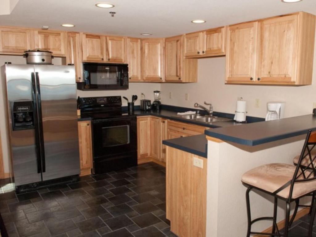 A kitchen or kitchenette at Ada O'Day Condos