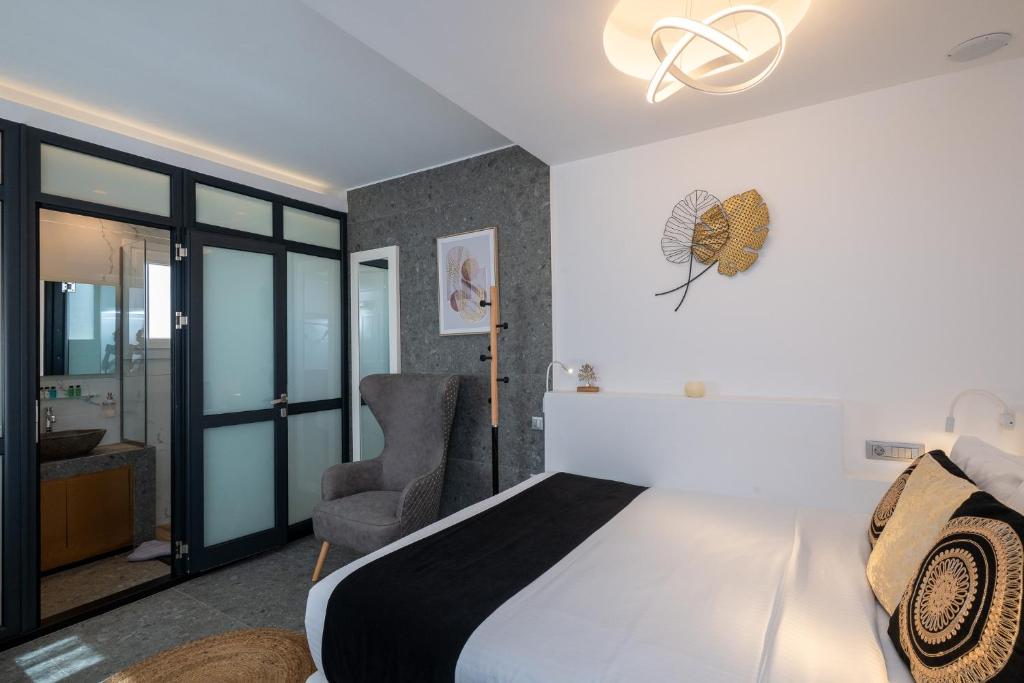 Mykonos Double Luxury Mini Suites-With External Hot spa Adults only - 1