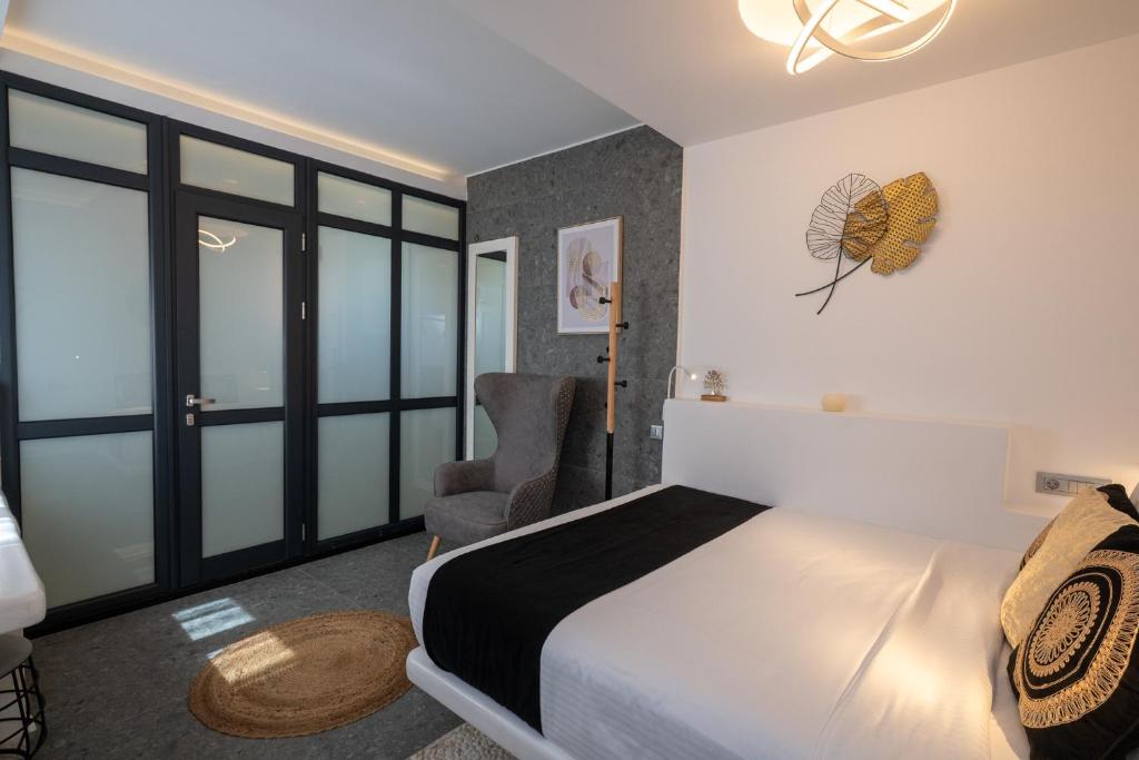 Mykonos Double Luxury Mini Suites-With External Hot spa Adults only - 5