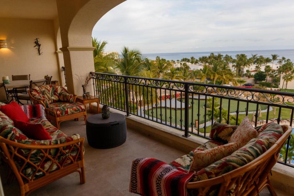 a balcony with chairs and a view of the ocean at Las Mañanitas LM F4404 in San José del Cabo