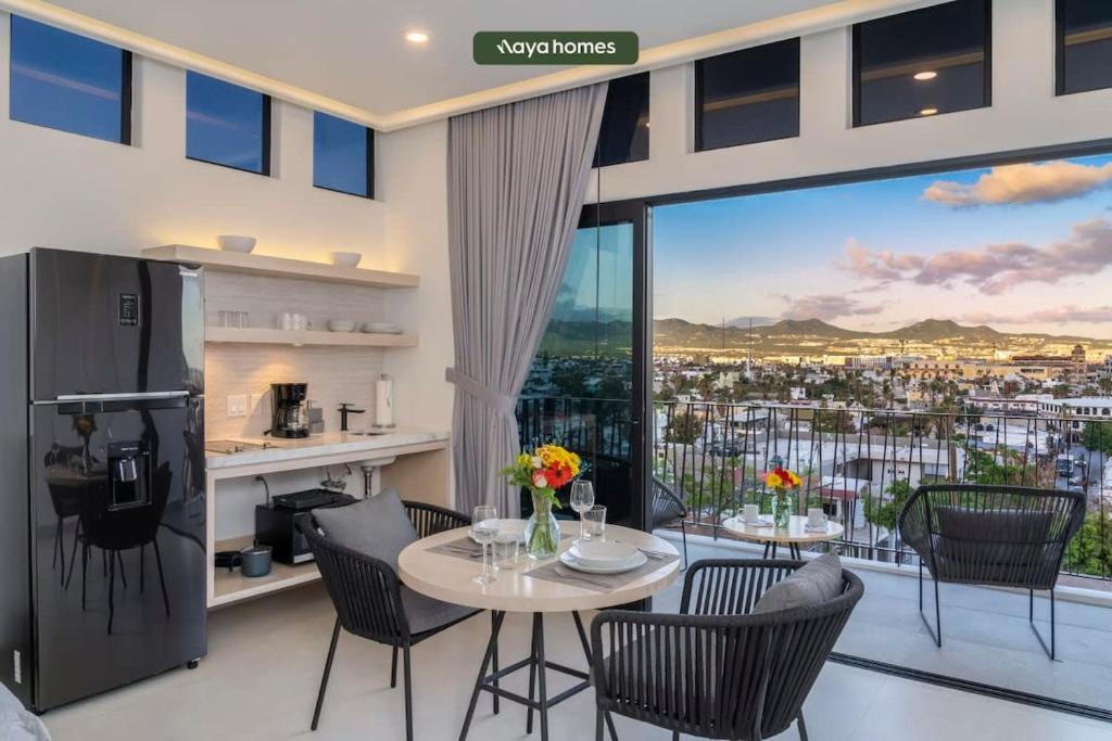 Kuchyň nebo kuchyňský kout v ubytování New 1BR Condo near Marina and Downtown - Pool