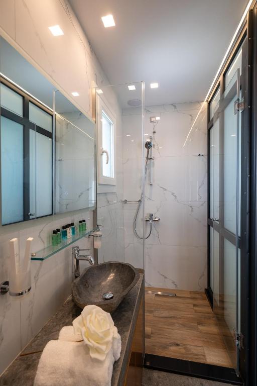 Mykonos Double Luxury Mini Suites-With External Hot spa Adults only - 9