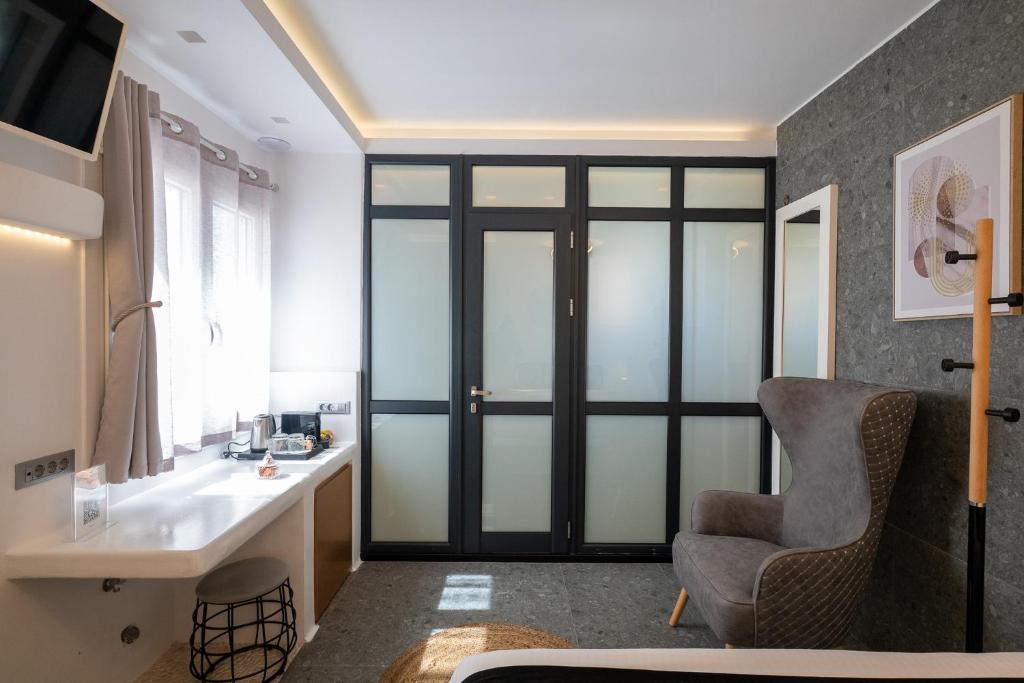 Mykonos Double Luxury Mini Suites-With External Hot spa Adults only - 10