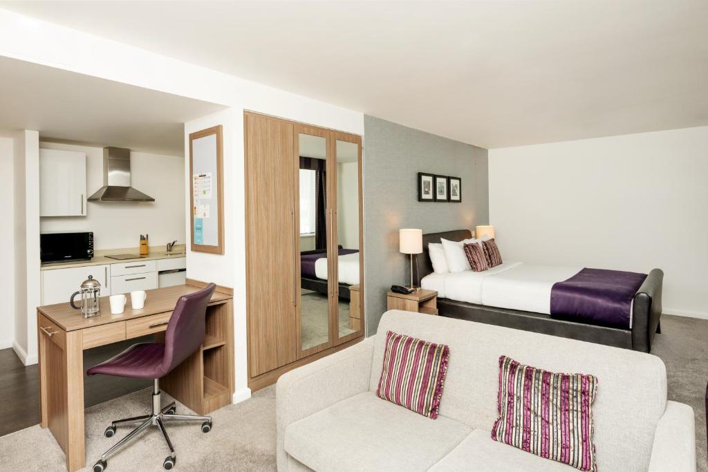 
King Studio Suite - Accessible 
