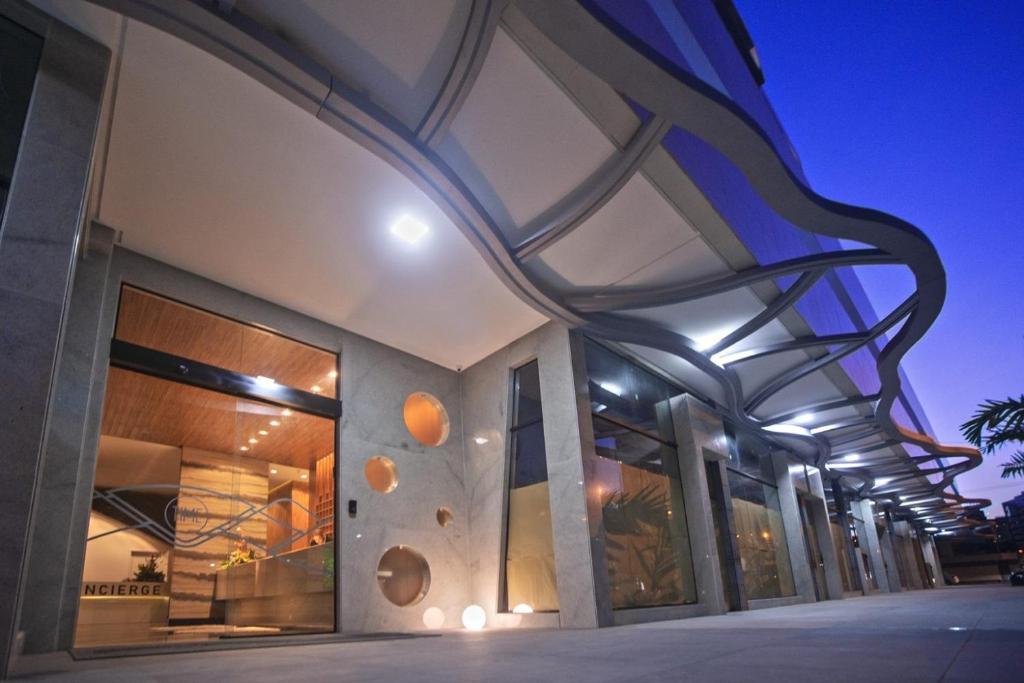 a facade of a building at night with lights at Edifício Time - studios em Maceió in Maceió