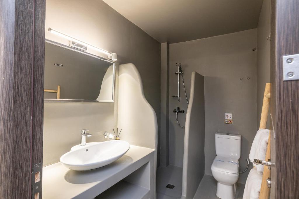 Mykonos Double Luxury Mini Suites-With External Hot spa Adults only - 14