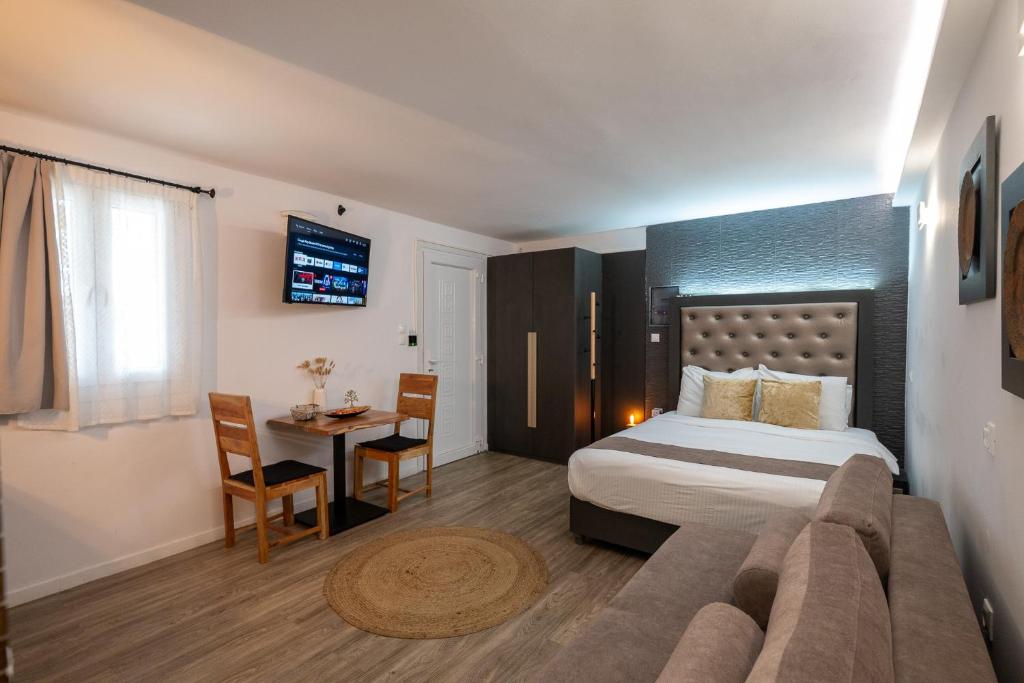 Mykonos Double Luxury Mini Suites-With External Hot spa Adults only - 19