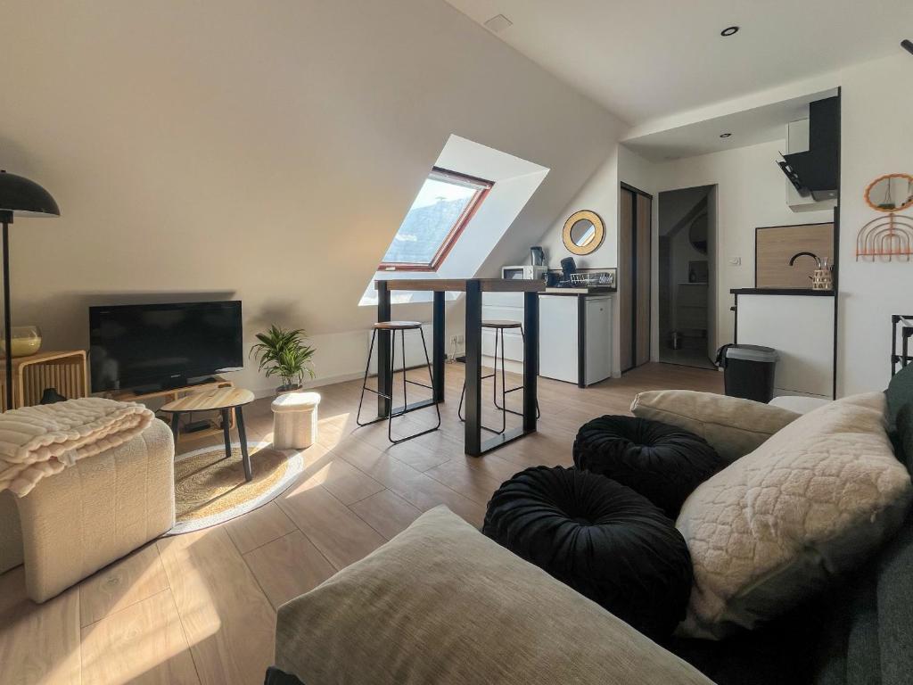 Μια τηλεόραση ή/και κέντρο ψυχαγωγίας στο Studio lumineux et rénové - 2 personnes