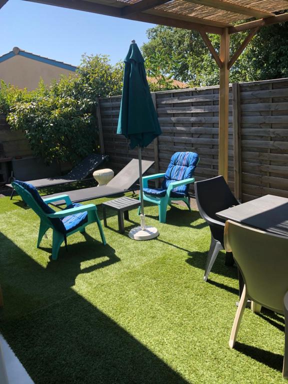 Κήπος έξω από το petite maison calme