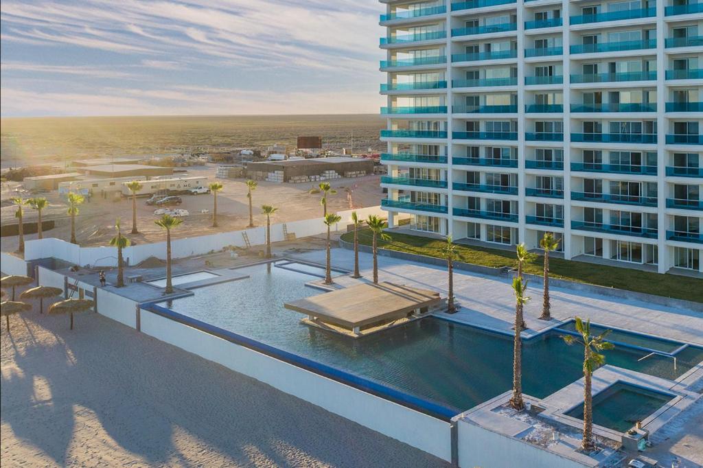 Πισίνα στο ή κοντά στο Spectacular Ocean View Condo Verano 2205 Encantame Towers