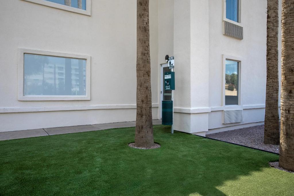 Home2 Suites by Hilton Scottsdale Old Town photo