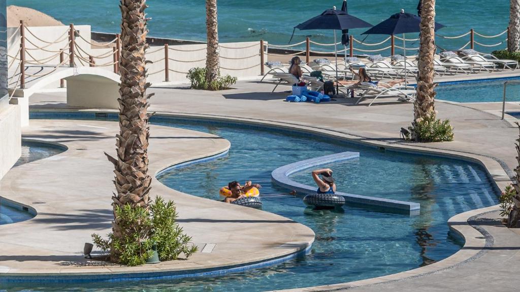 Πισίνα στο ή κοντά στο Stay in Luxury/Splash in New Lazy River this Winter Encanatame Towers 902