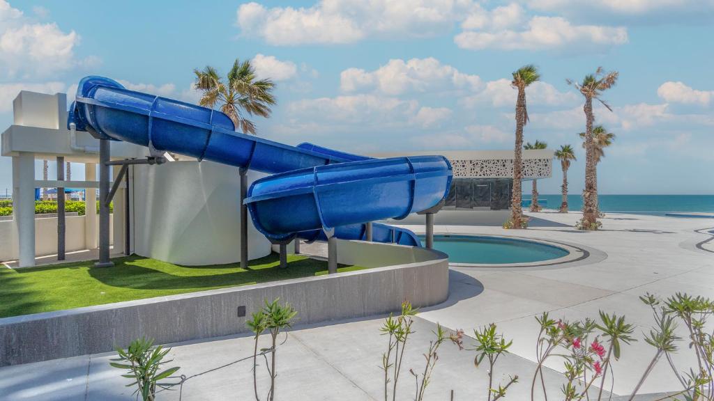 Πισίνα στο ή κοντά στο Encantame Towers Viento 1502