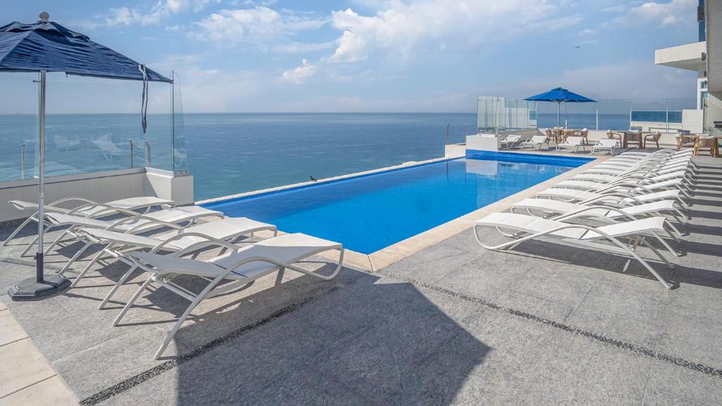 Πισίνα στο ή κοντά στο Relax and Splash in Paradise Encantame Towers C 1703
