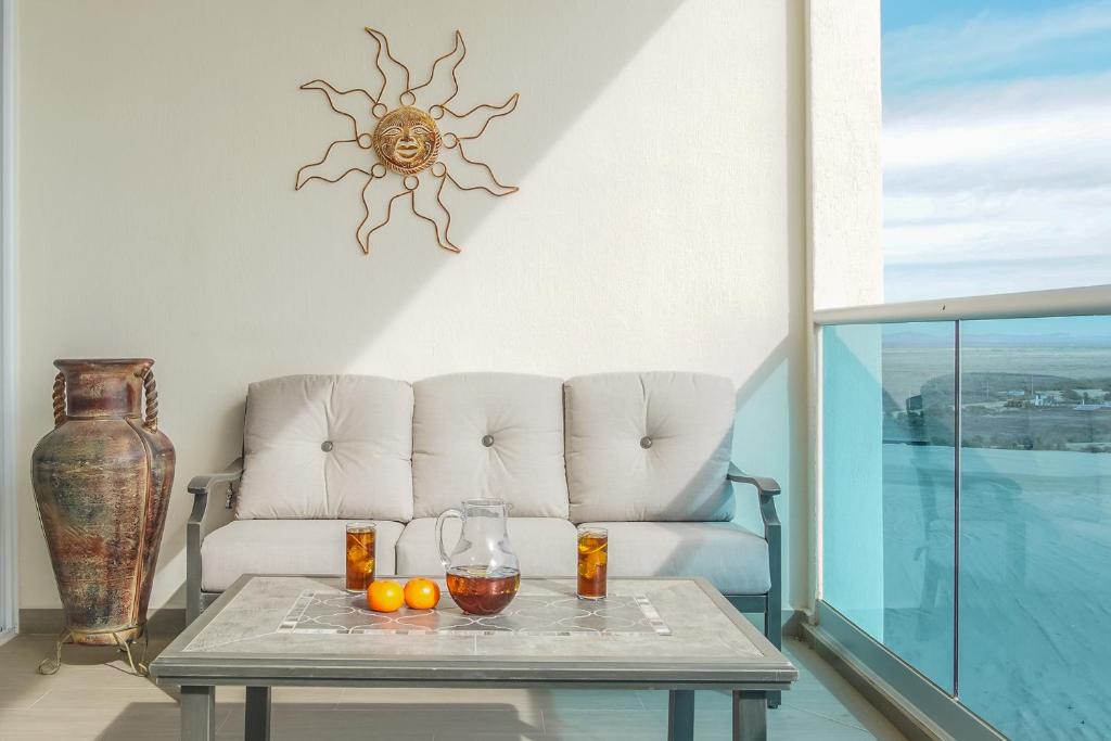 Ποτά στο Marvelous 2 bedroom condo Encantame Towers Verano 604