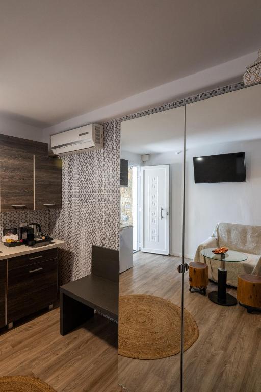 Mykonos Double Luxury Mini Suites-With External Hot spa Adults only - 15