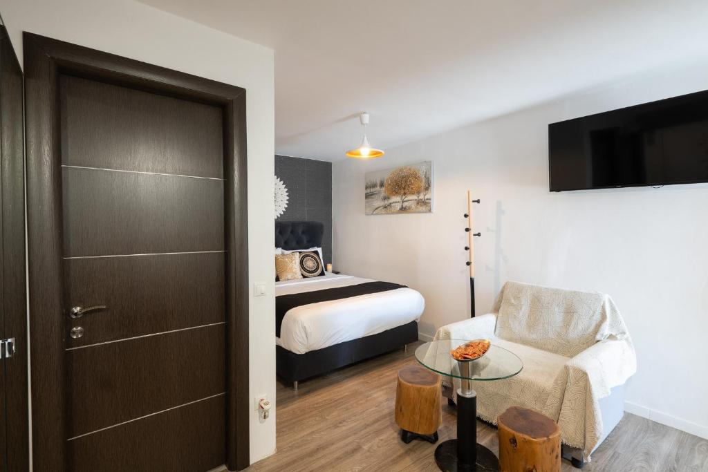 Mykonos Double Luxury Mini Suites-With External Hot spa Adults only - 16