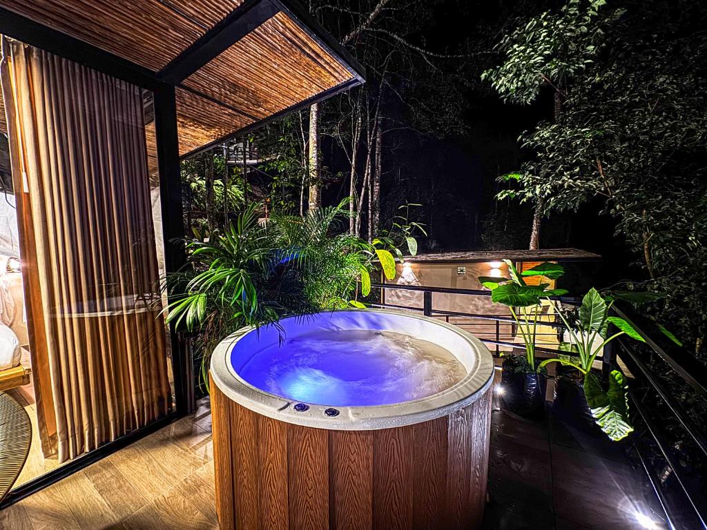 a large wooden tub sitting on a deck at night at Rincon de la Sierra Minca in Minca