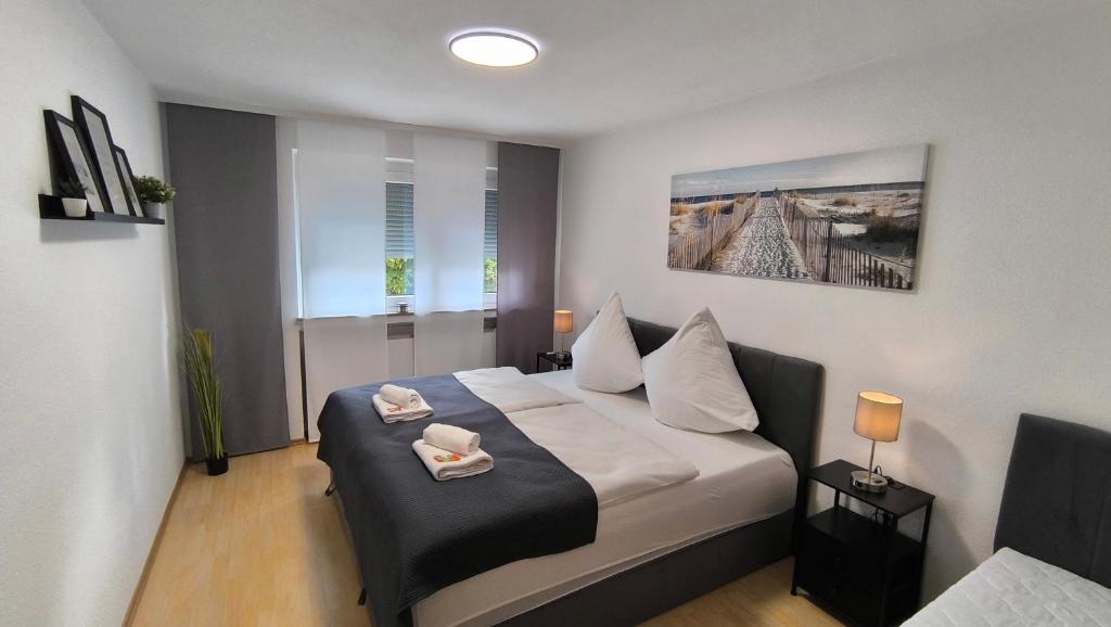 Ένα ή περισσότερα κρεβάτια σε δωμάτιο στο Tolle Lage - modern - zentral gelegen - 2 Zimmer Apartment