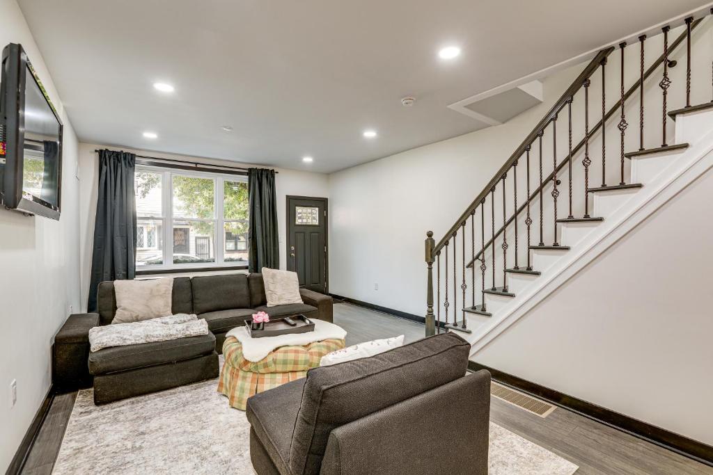 Posezení v ubytování Updated Gem! Walk to Fishtown, 3 Mi to Center City