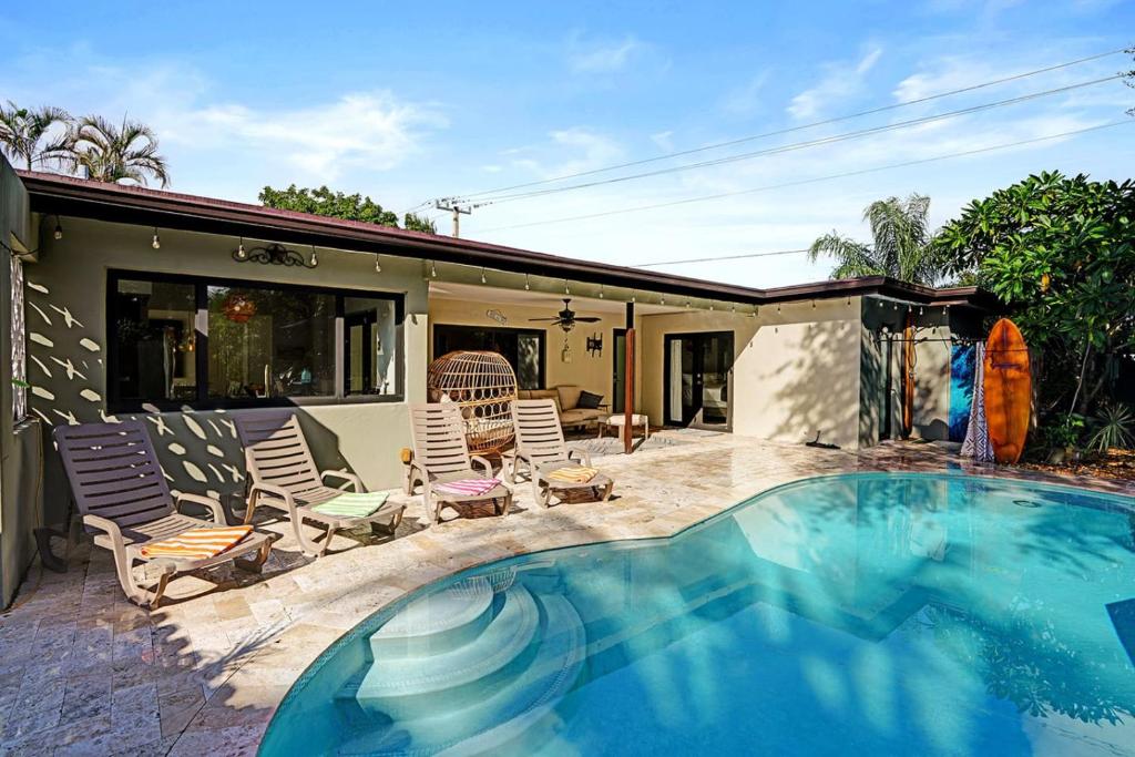 Πισίνα στο ή κοντά στο Stylish Hollywood Getaway with Pool near Hard Rock