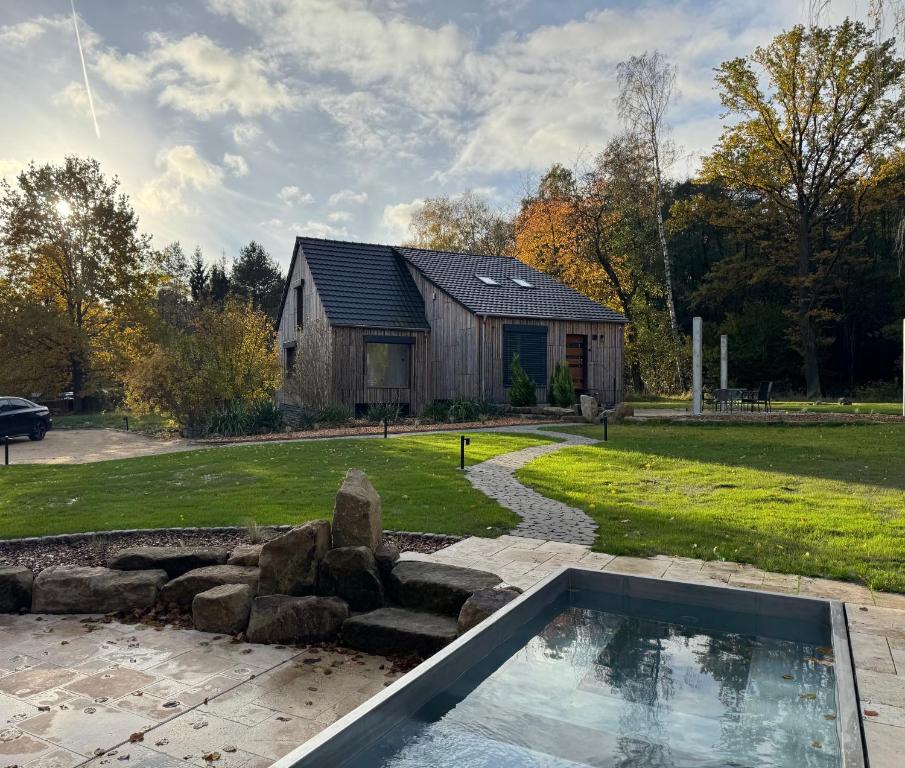 Κήπος έξω από το Foundation - Waldhaus mit Sauna & Hottub