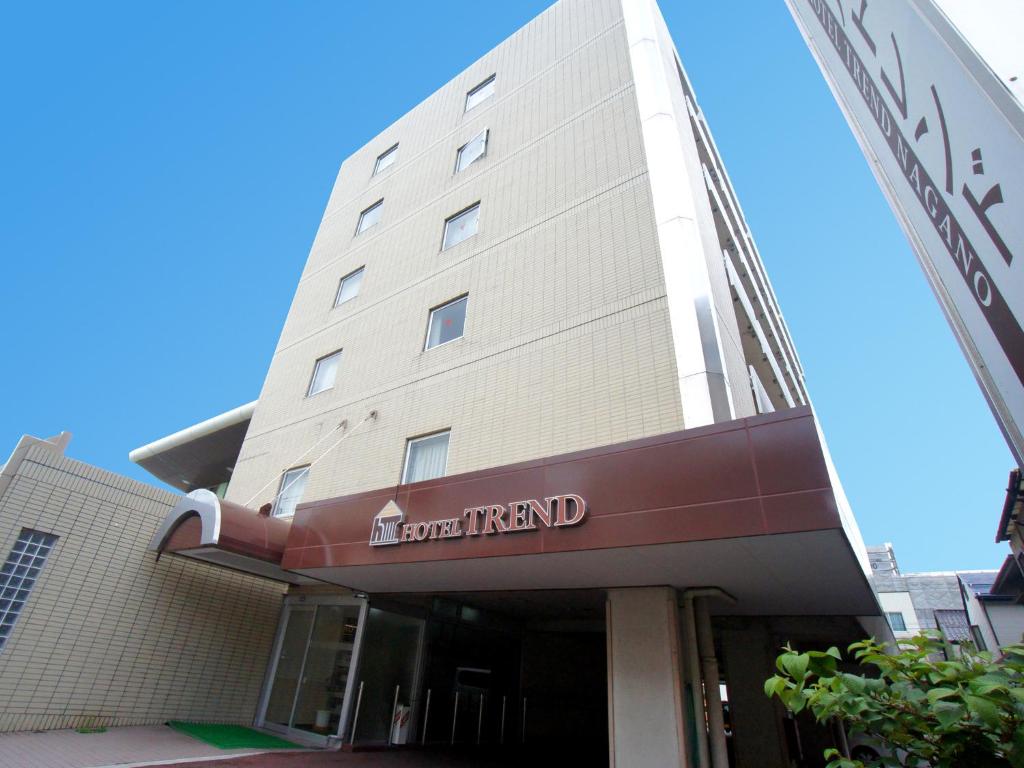 長野市にあるホテルトレンド長野のホテル正面の景色を望めます。