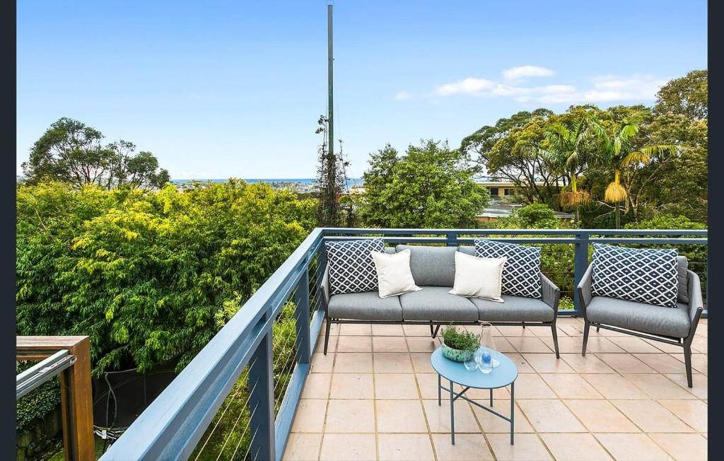 Bondi Beach Views Spacious 4BR Bondi Home