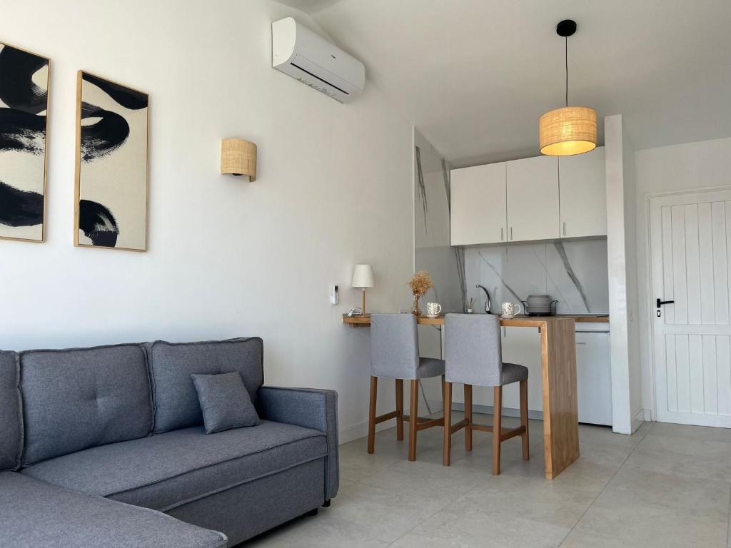 a living room with a couch and a table with chairs at Monte Paraíso Beach in Puerto Rico de Gran Canaria