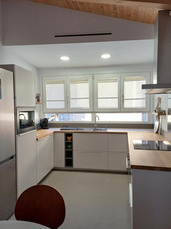 Nhà bếp/bếp nhỏ tại FeelhomeVIC. Ático con terraza en centro histórico