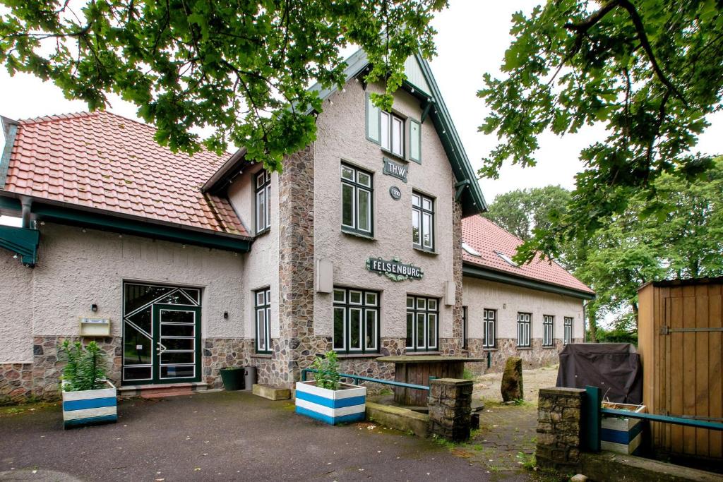 a large white building with a gate in front of it at Felsenburg in Ahrenviölfeld
