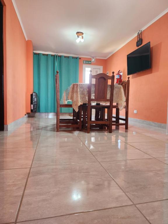 TV a/nebo společenská místnost v ubytování Virgin Of The Rock