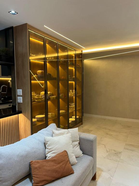 a living room with a couch and a wine cellar at Lindo Apartamento Cop30 in Belém