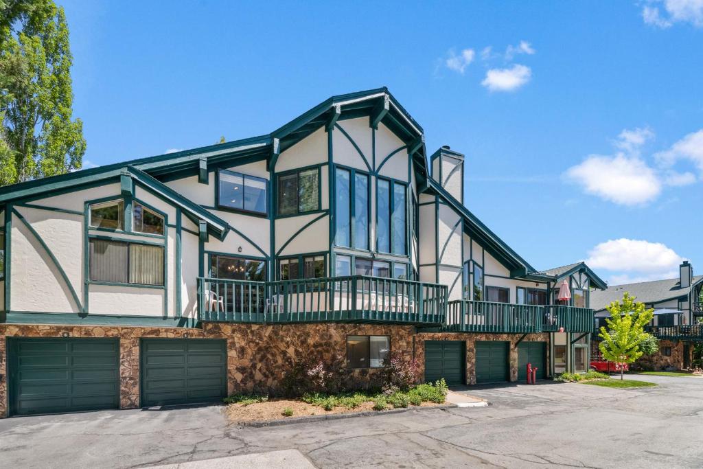 Budova, kde se prázdninový dům nachází