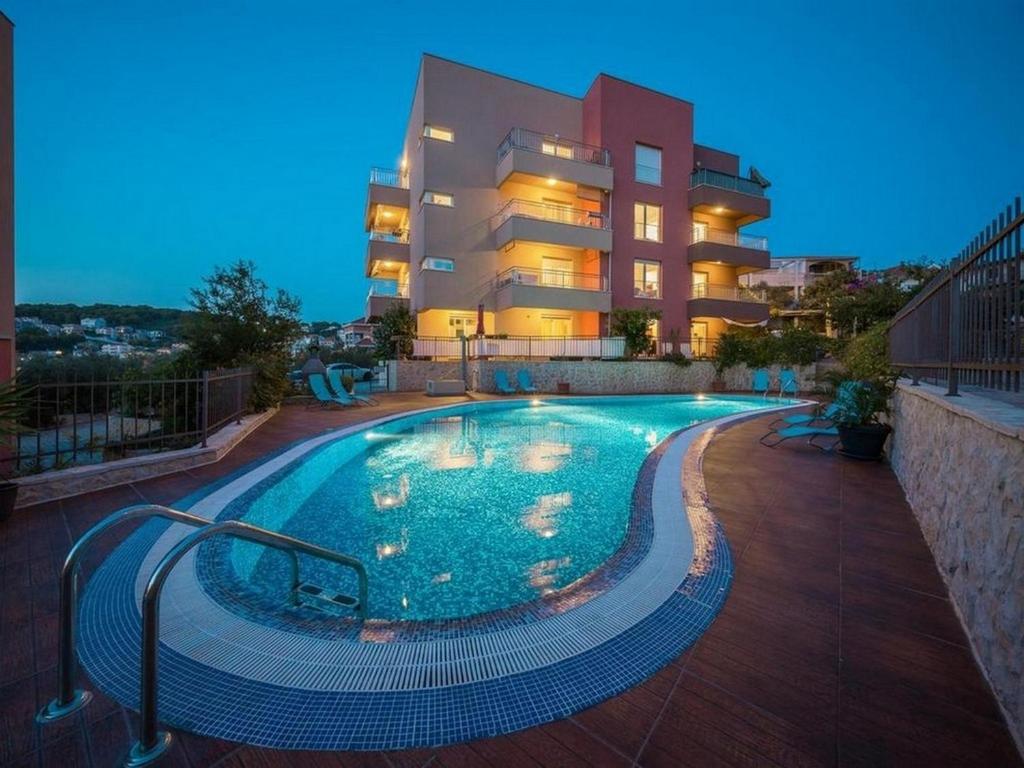 Family-friendly apartments with swimming pool Okrug Gornji, Ciovo - 22587
