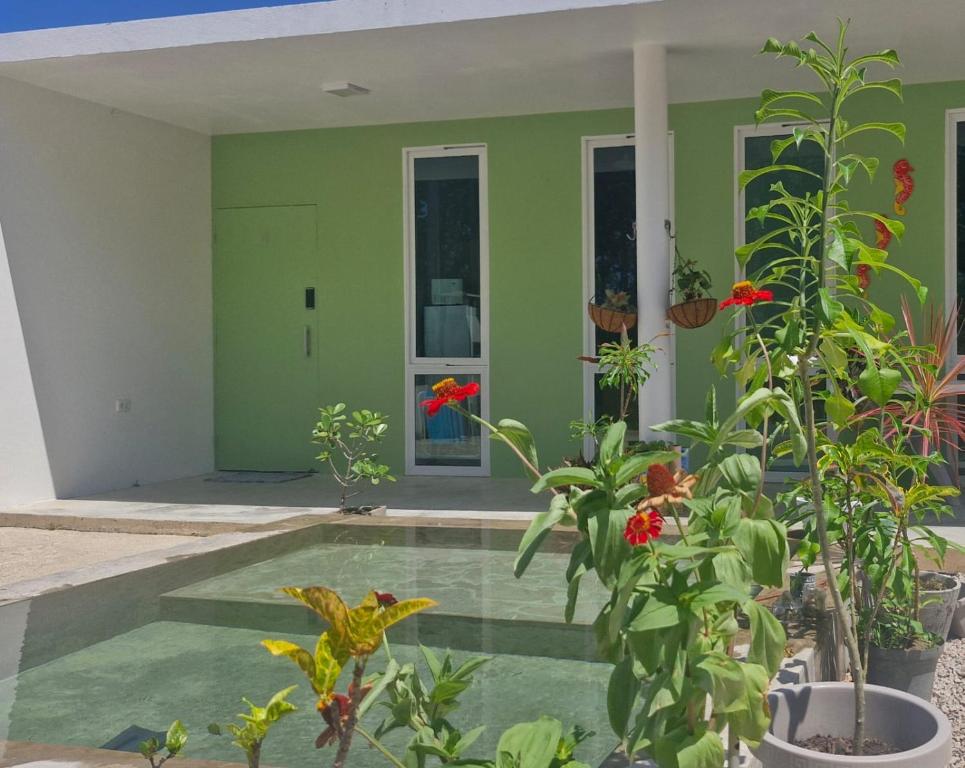 a house with a swimming pool in the yard at VIVA! 4 Casa em condomínio entre Carneiros e Maragogi in São José da Coroa Grande