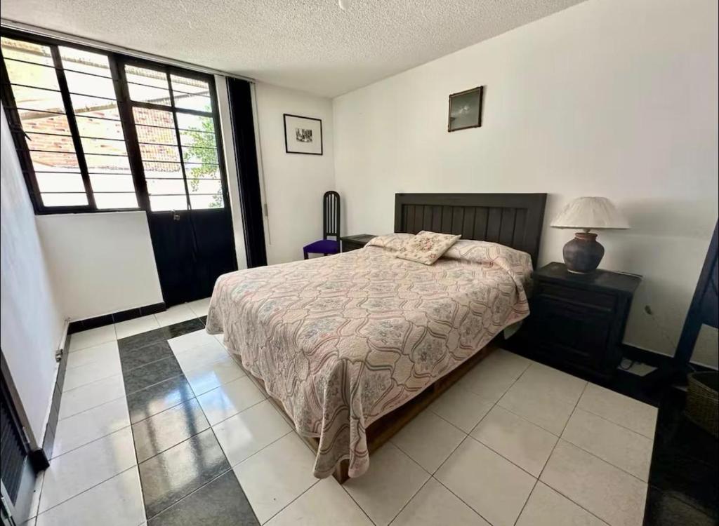 Postel nebo postele na pokoji v ubytování Casa Galerías Serdán