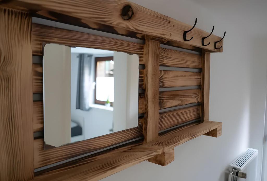 クラウスタール・ツェラーフェルトにあるFerienhaus am Waldseeの鏡