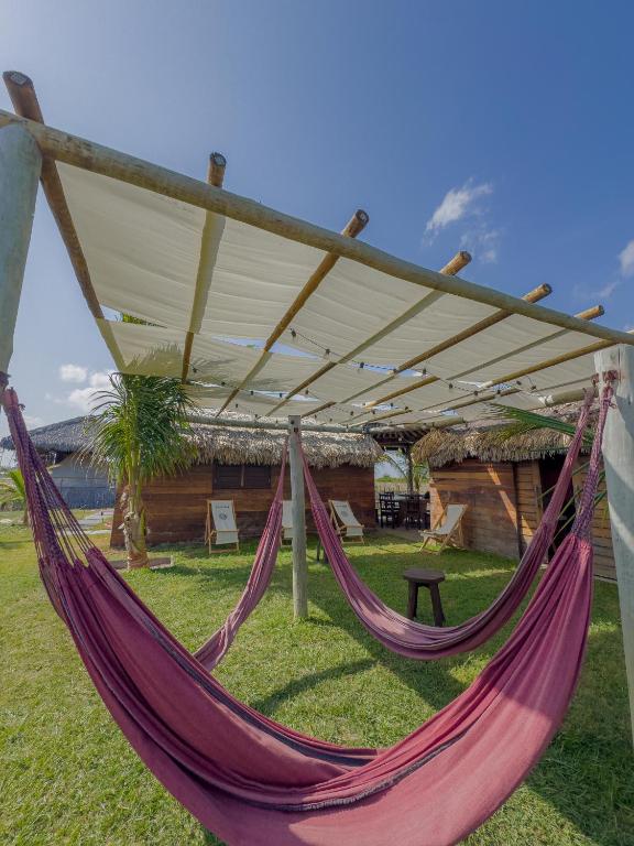 a hammock in the yard of a house at Kitesurf Life Arpoador da Tutoia in Tutóia