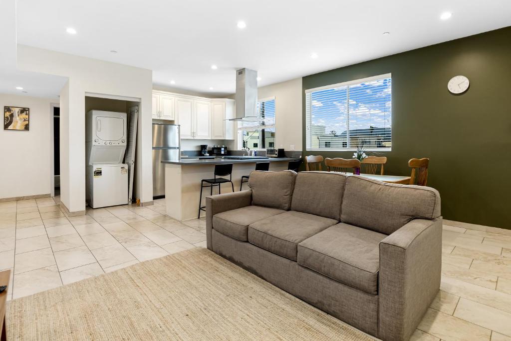 a living room with a couch and a kitchen at Serenity Condos With Mountain Views in Los Angeles