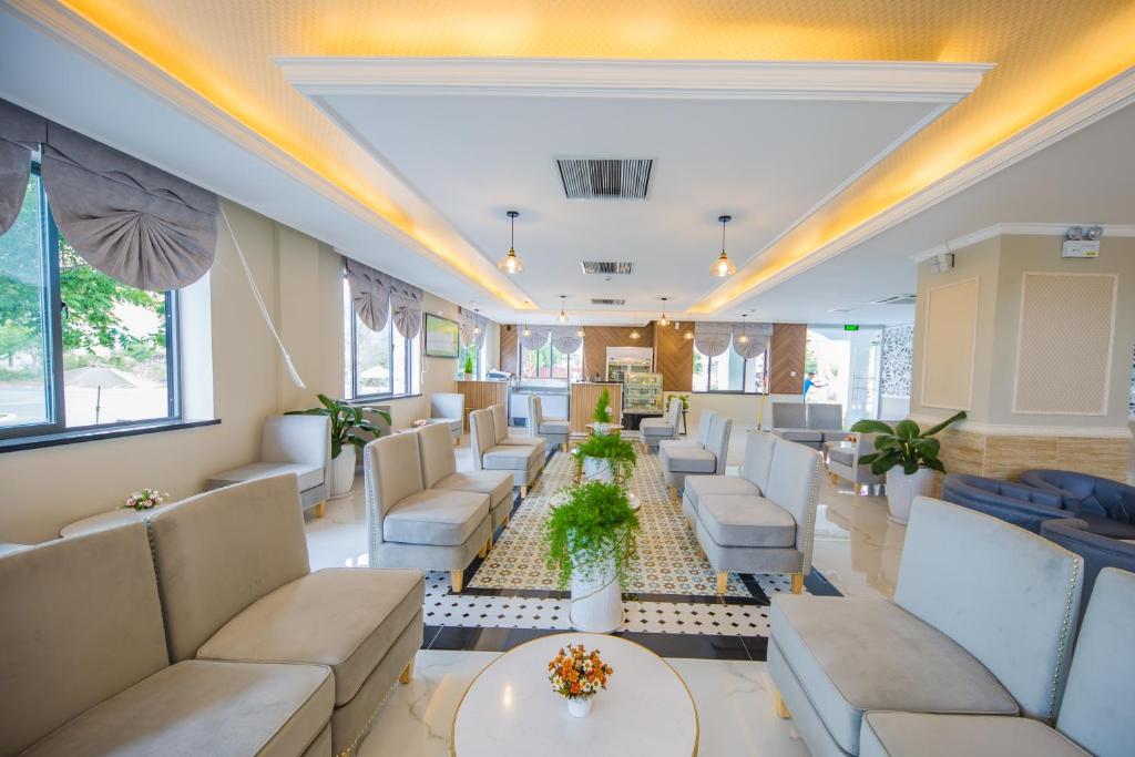 Khu vực ghế ngồi tại Orbit Hotel Nha Trang