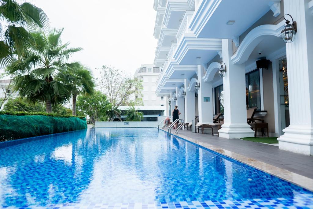 Hồ bơi trong/gần Orbit Hotel Nha Trang
