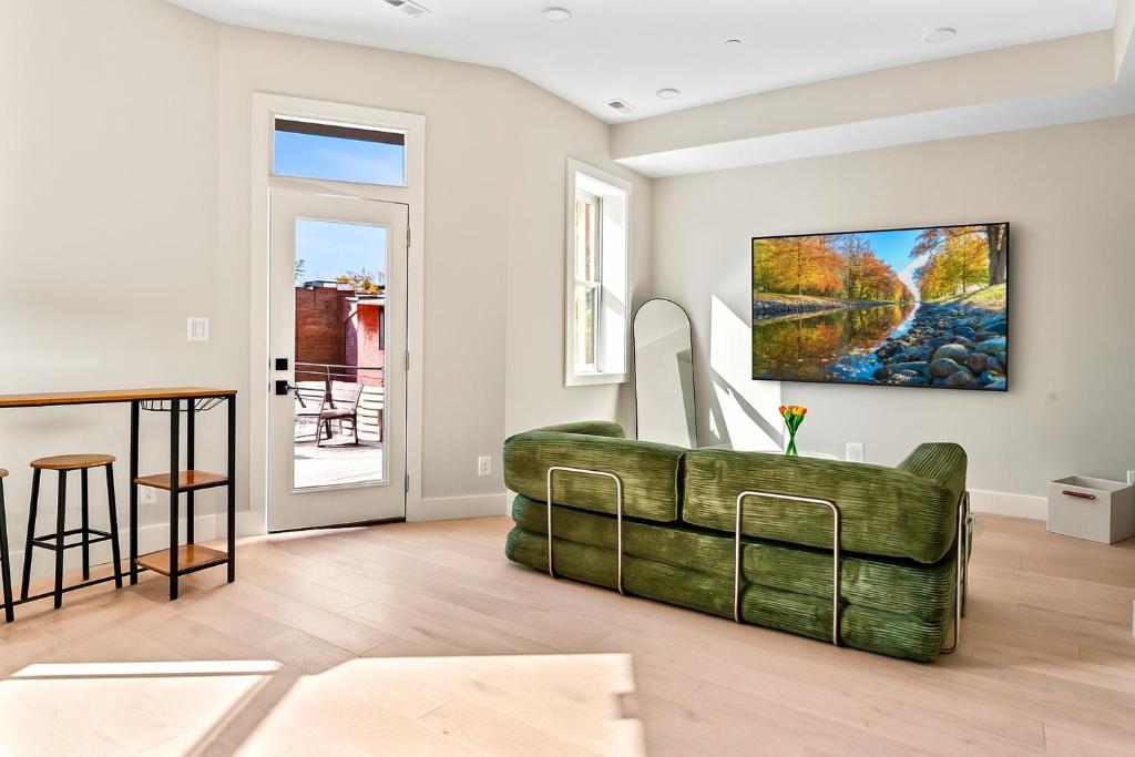 Photo inspiration: Luxury Condos In Downtown Dc Reference: 2Bedroom Condo With Private Patio In Downtown Dc Dupont Washington